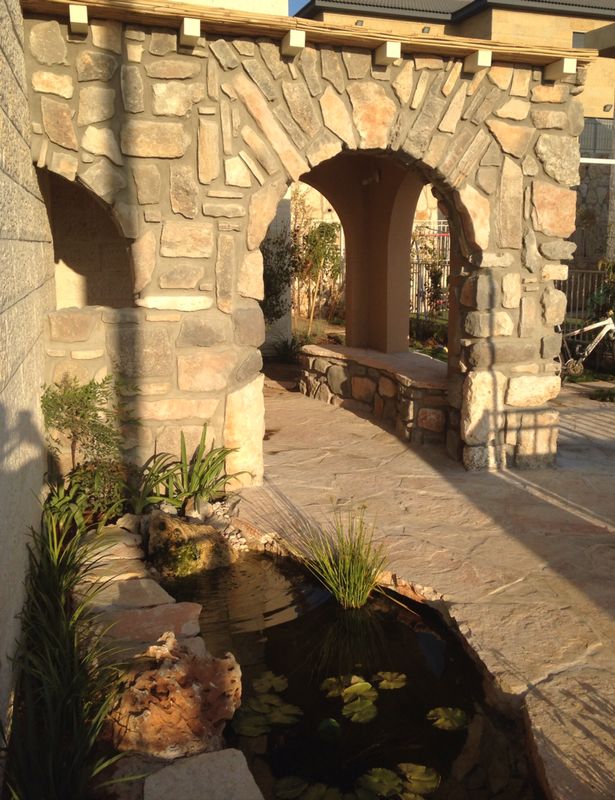 בנייה אומנותית באבן טבעית