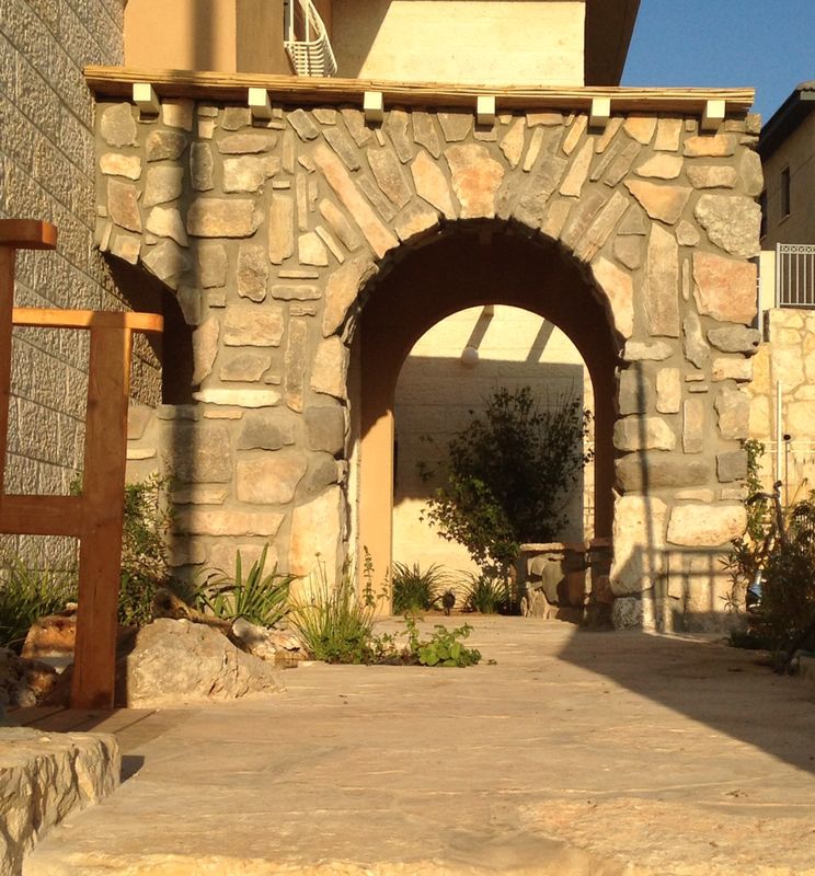 בנייה אומנותית באבן טבעית