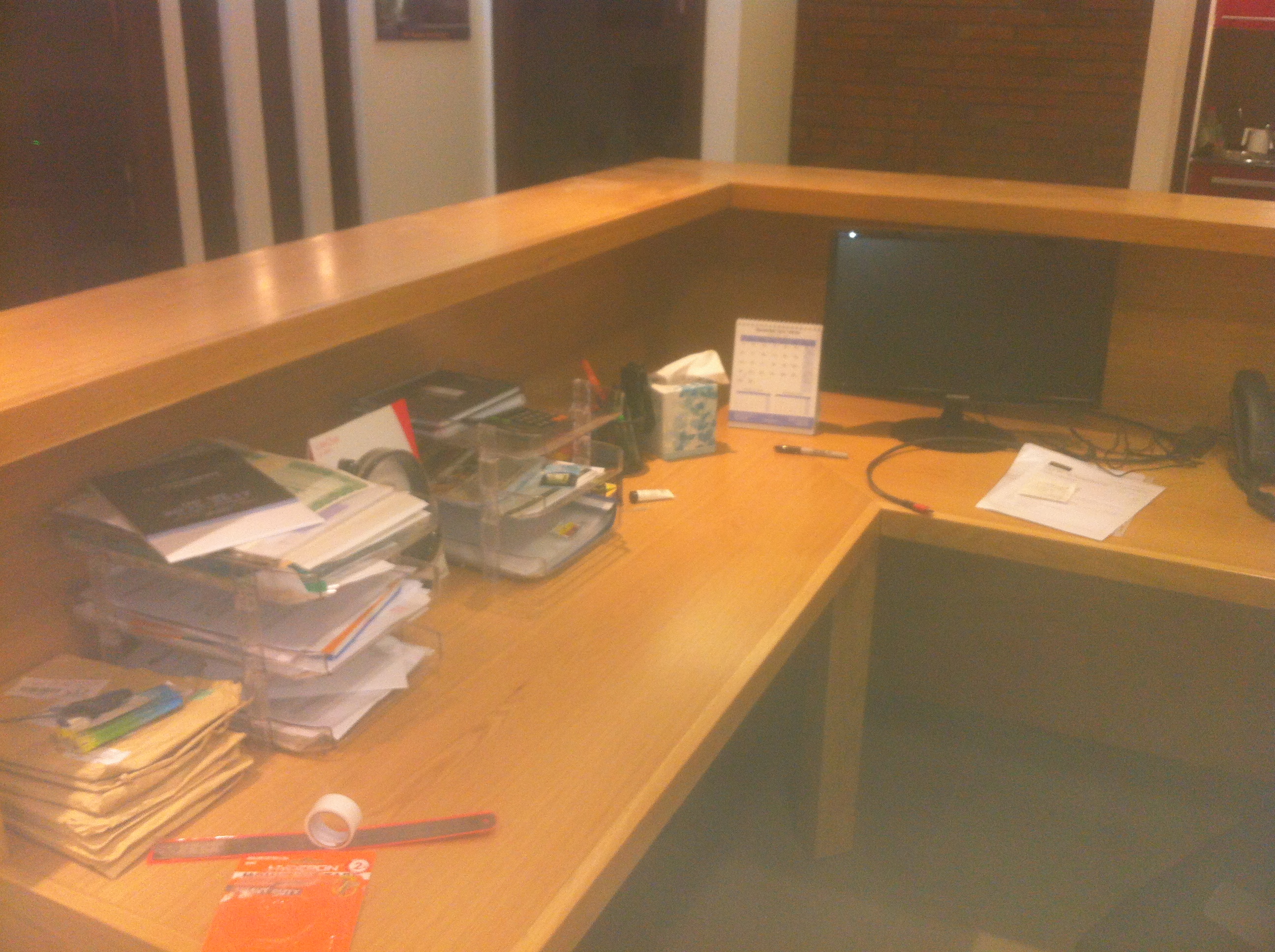 בניית דלפק משרדי