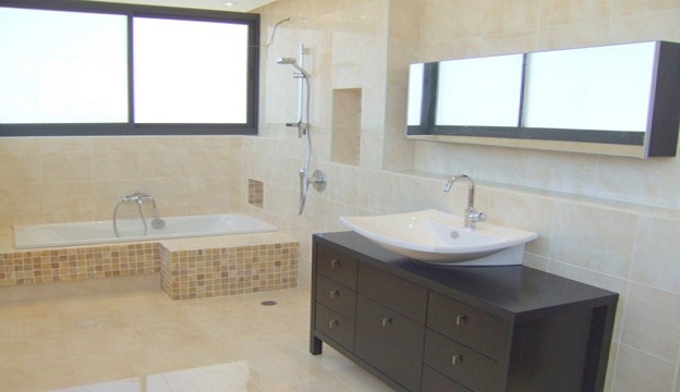 צילום מעבודה של אלון לייבוב