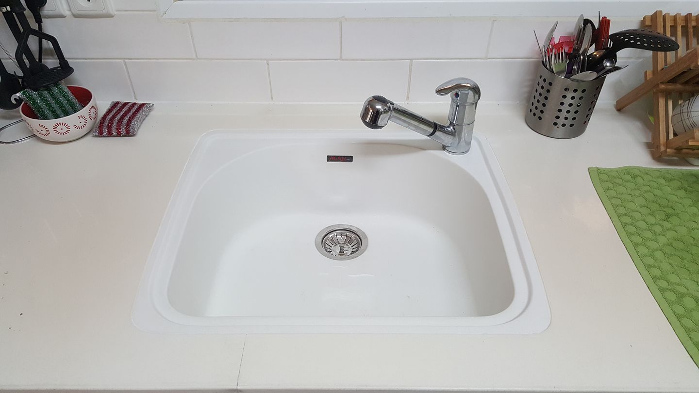 צילום מעבודה של אגן כיורים