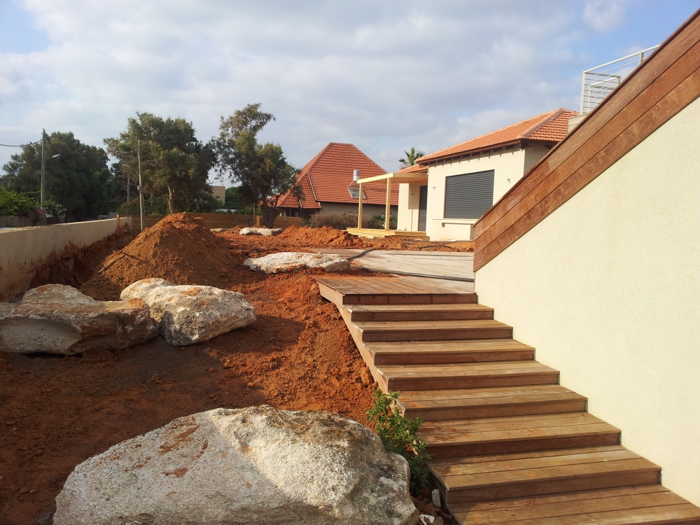 הריסת מבנה ישן ובניה מחדש עד גמר