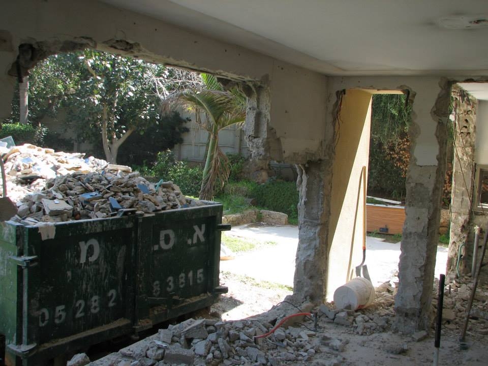 הריסת מבנה ישן ובניה מחדש עד גמר