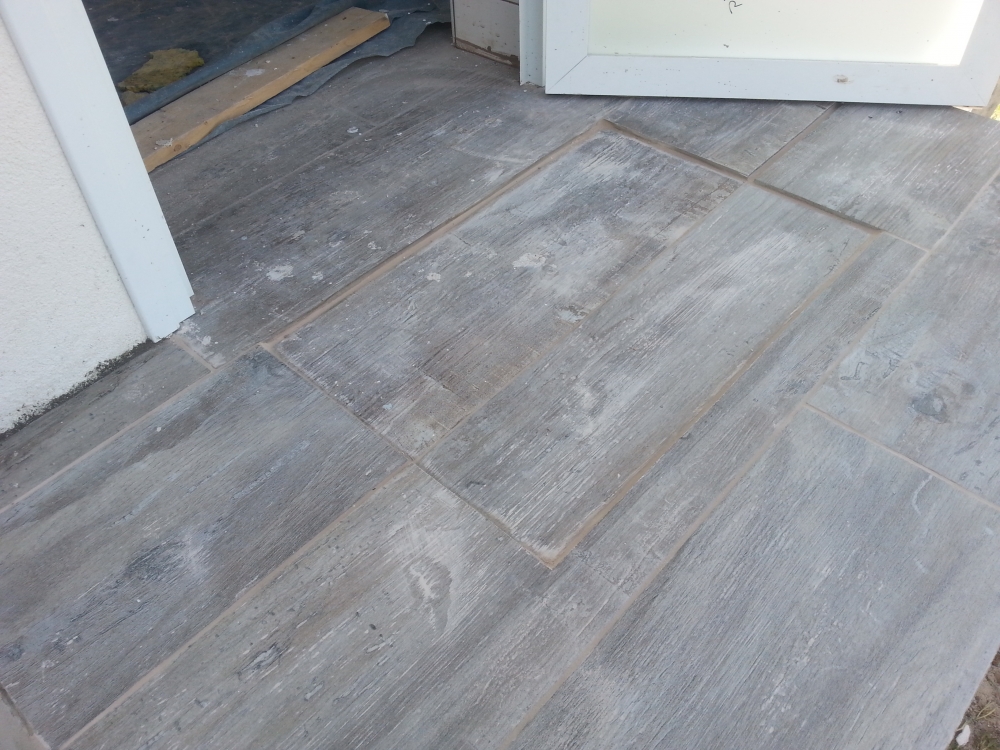 הריסה ובנייה של חדר שירותים וחידוש חלק ממעטפת הבית