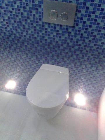 אמבטיות וחדרי שירותים