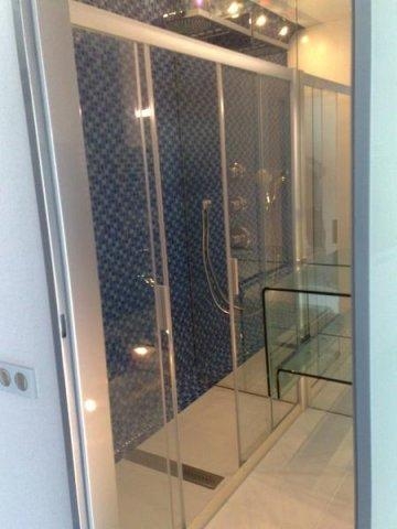 אמבטיות וחדרי שירותים