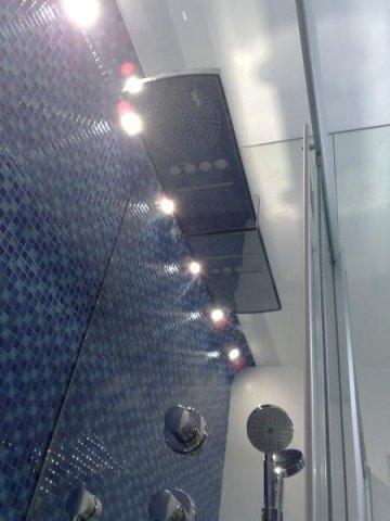 אמבטיות וחדרי שירותים