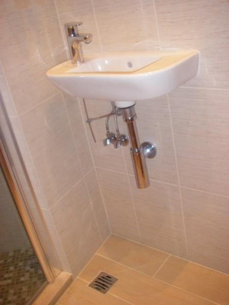 אמבטיות וחדרי שירותים