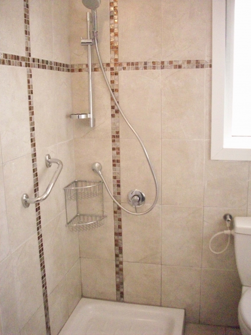 אמבטיות וחדרי שירותים