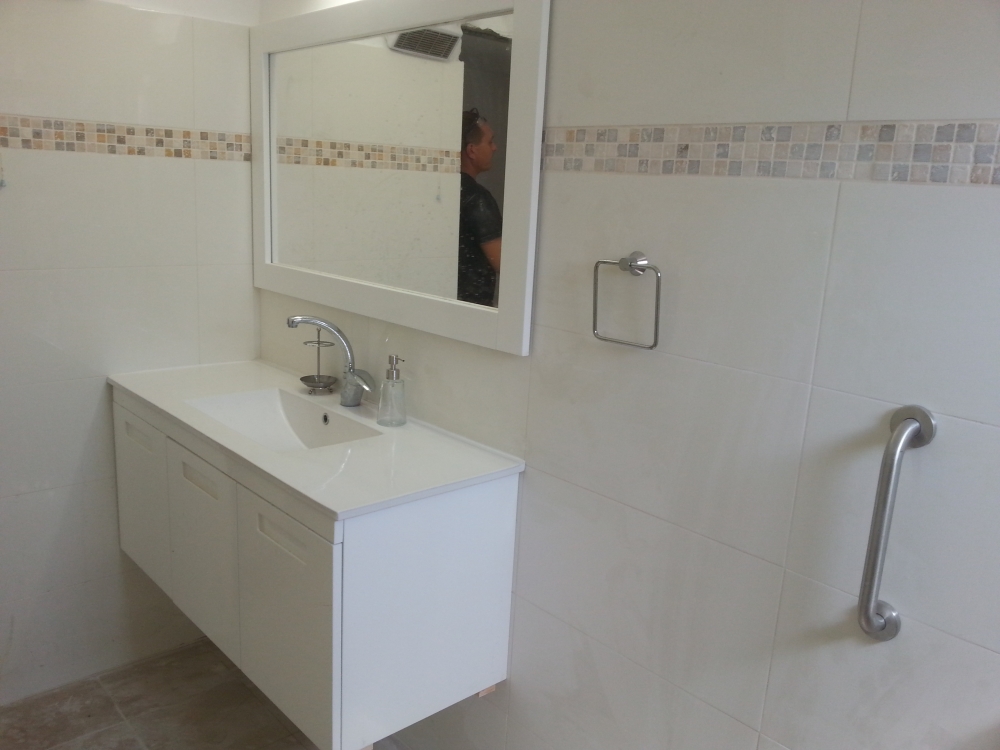 אמבטיות וחדרי שירותים