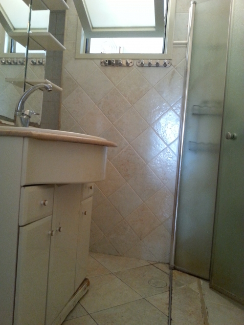 אמבטיות וחדרי שירותים