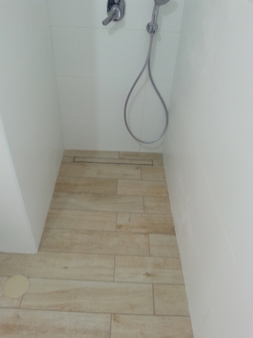 אמבטיות וחדרי שירותים