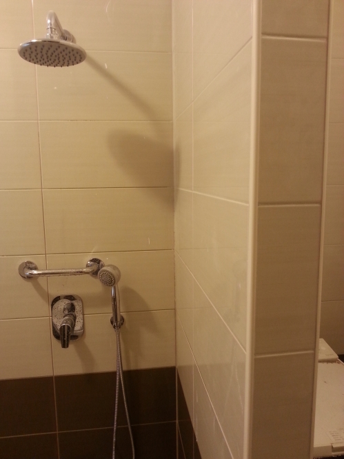 אמבטיות וחדרי שירותים