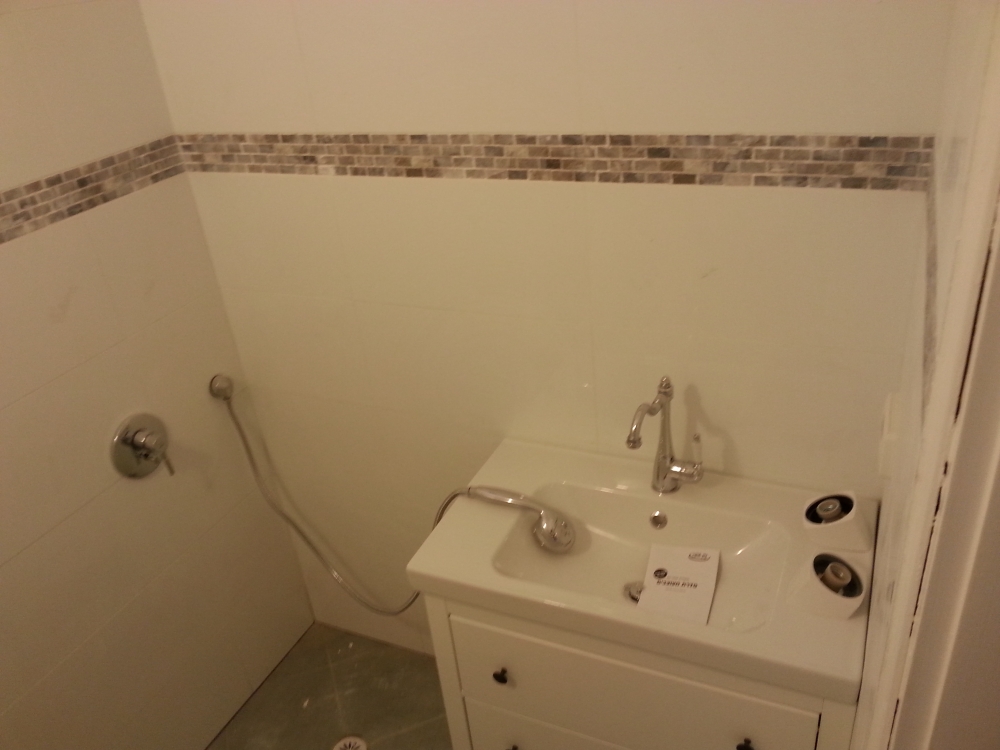 אמבטיות וחדרי שירותים