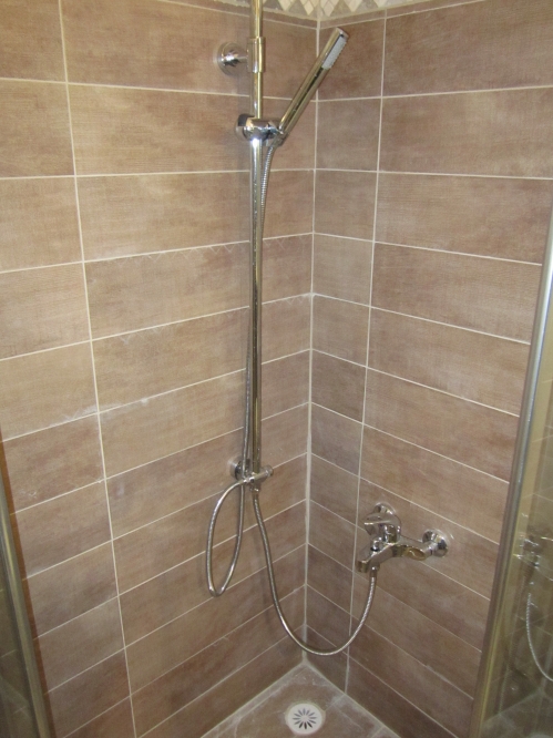 אמבטיות וחדרי שירותים