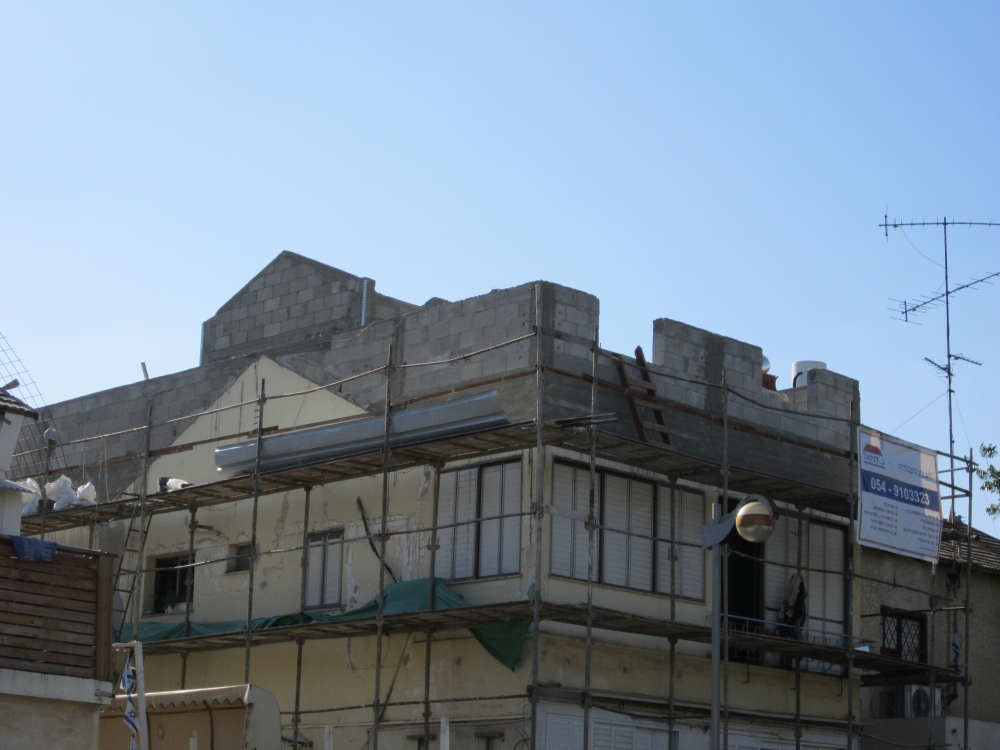 תוספת בניה על גג