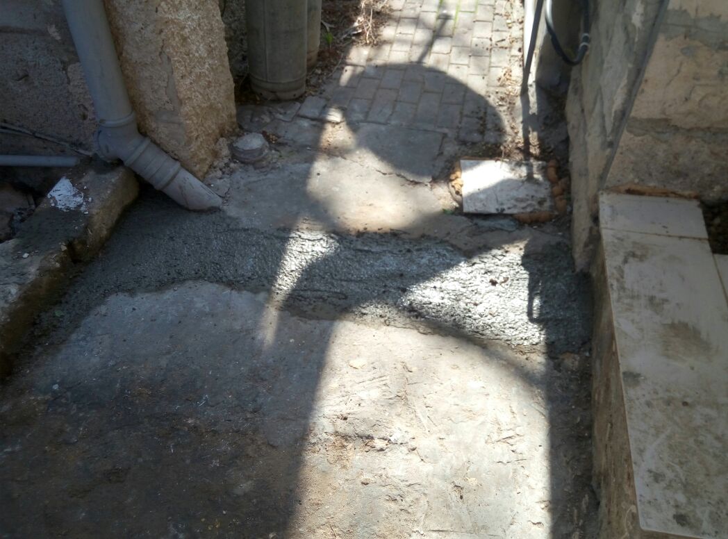 הכנסת צינור גיאוטכני סביב מבנה