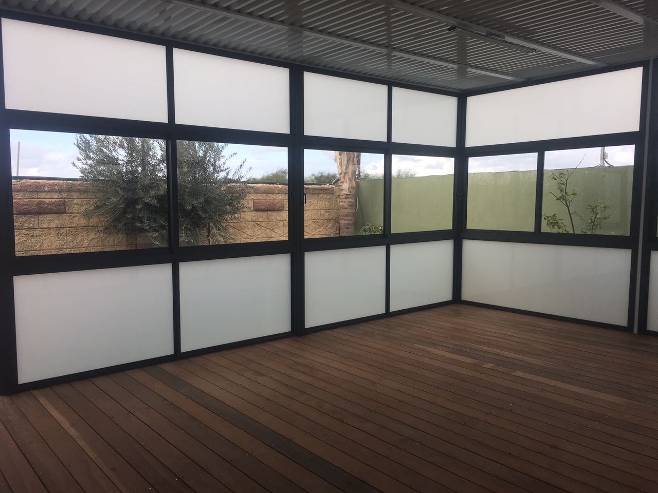 צילום מעבודה של ברון אלומיניום