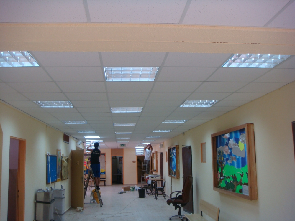 תקרה אקוסטית בבית ספר