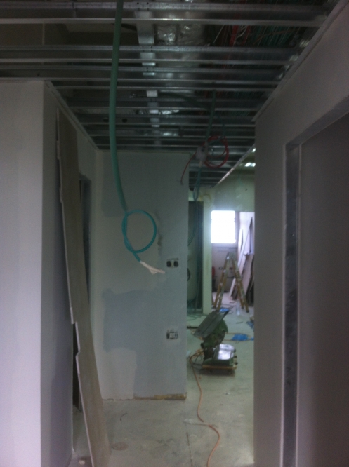 חלוקת קומה למעבדות