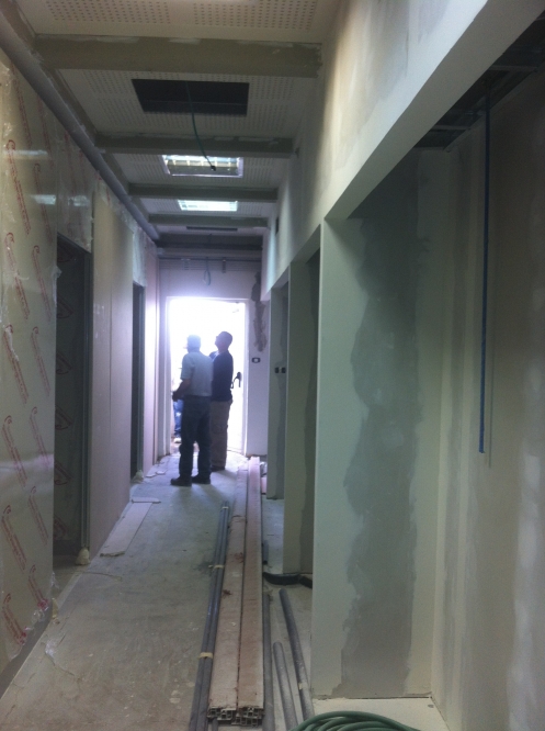 חלוקת קומה למעבדות