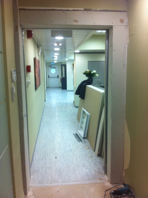 חלוקת קומה למעבדות