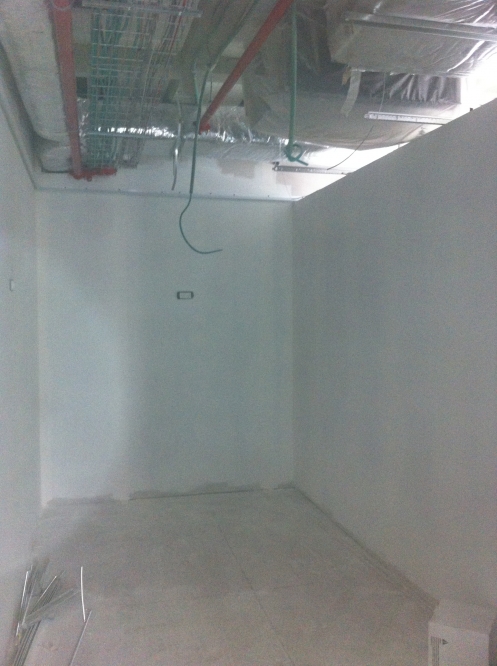 חלוקת קומה למעבדות