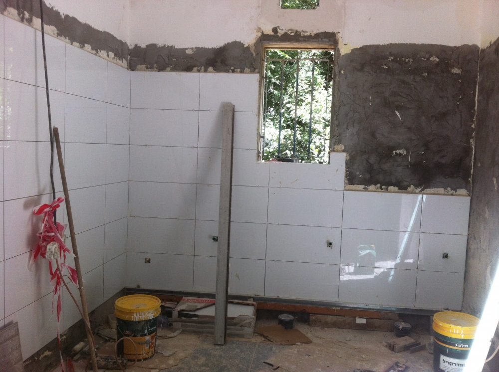 הקמת שירותים בבית ספר