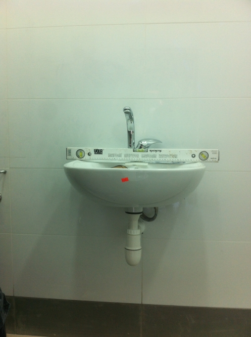 הקמת שירותים בבית ספר