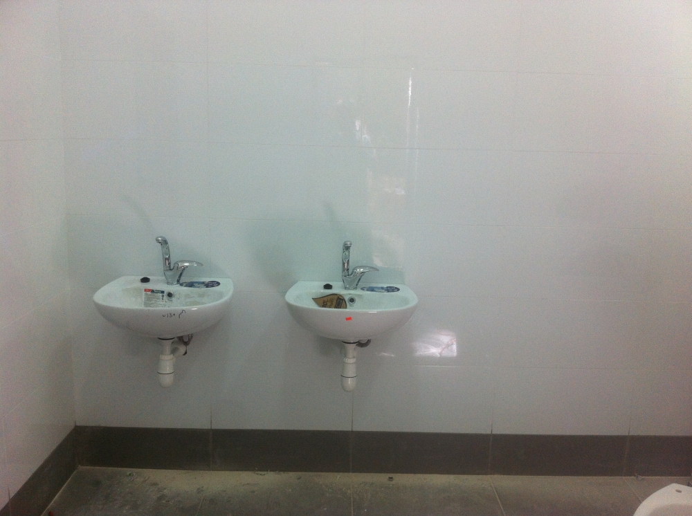 הקמת שירותים בבית ספר