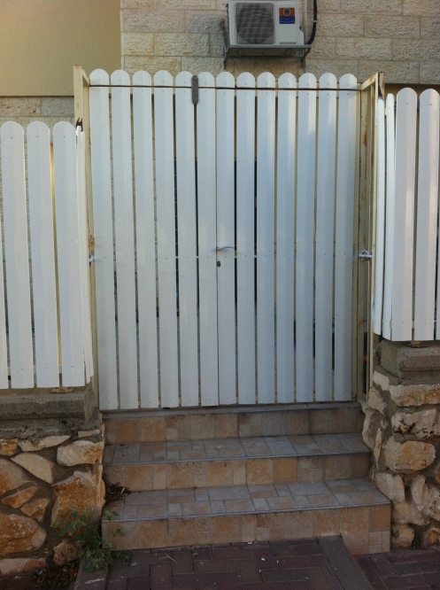 גדר, תיקונים וצבע