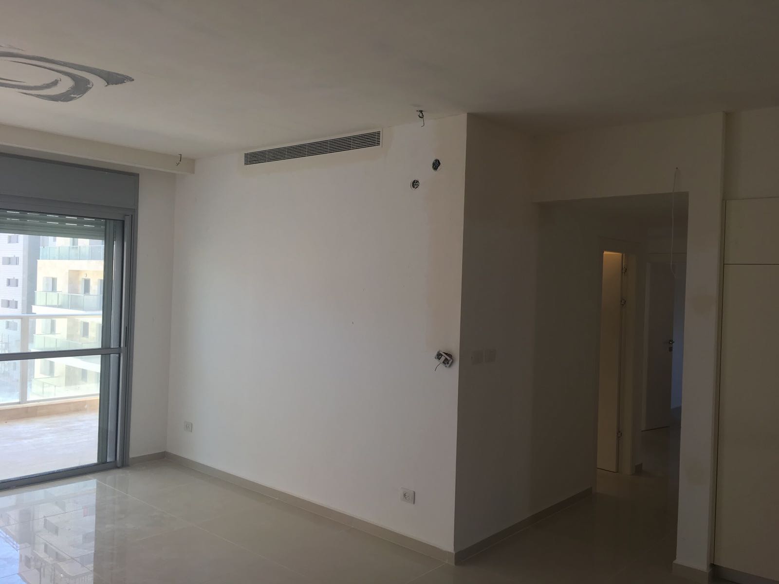 שיפוץ סלון ומטבח