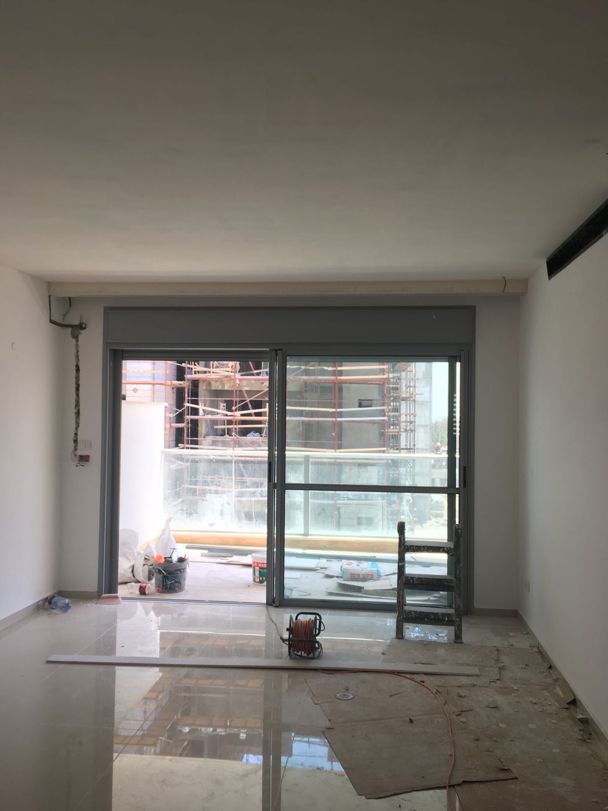 שיפוץ סלון ומטבח