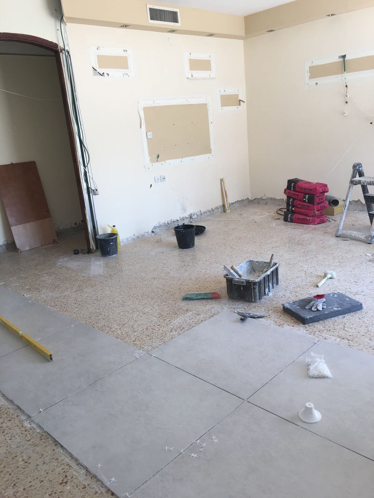 שיפוץ סלון ומטבח