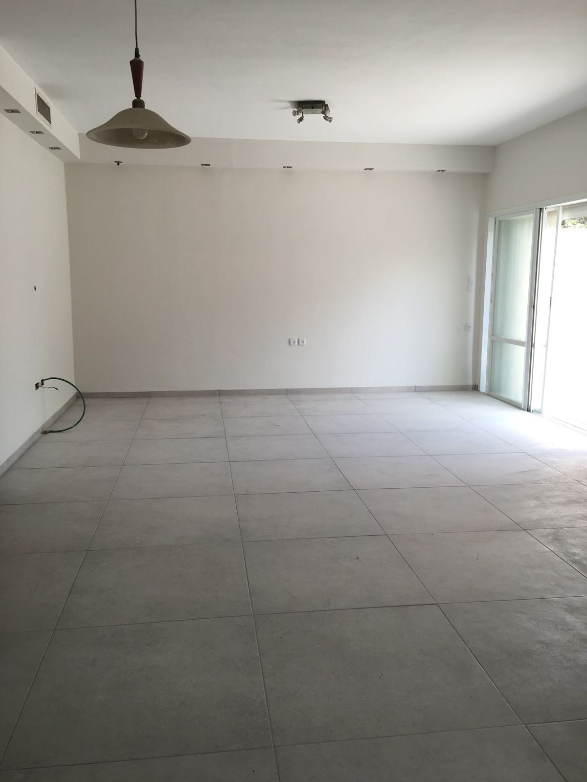 שיפוץ סלון ומטבח