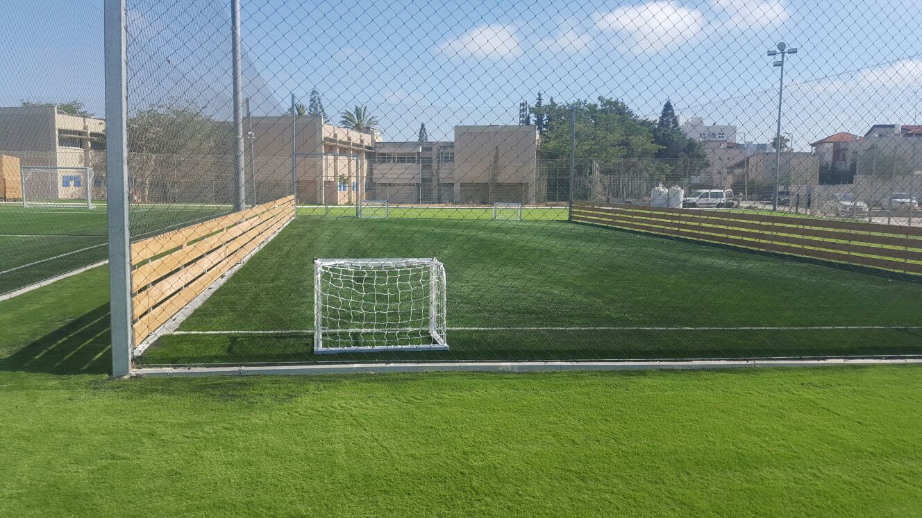 דלתות, פרגולות, פרקטים, דקים ודשא סינטטי