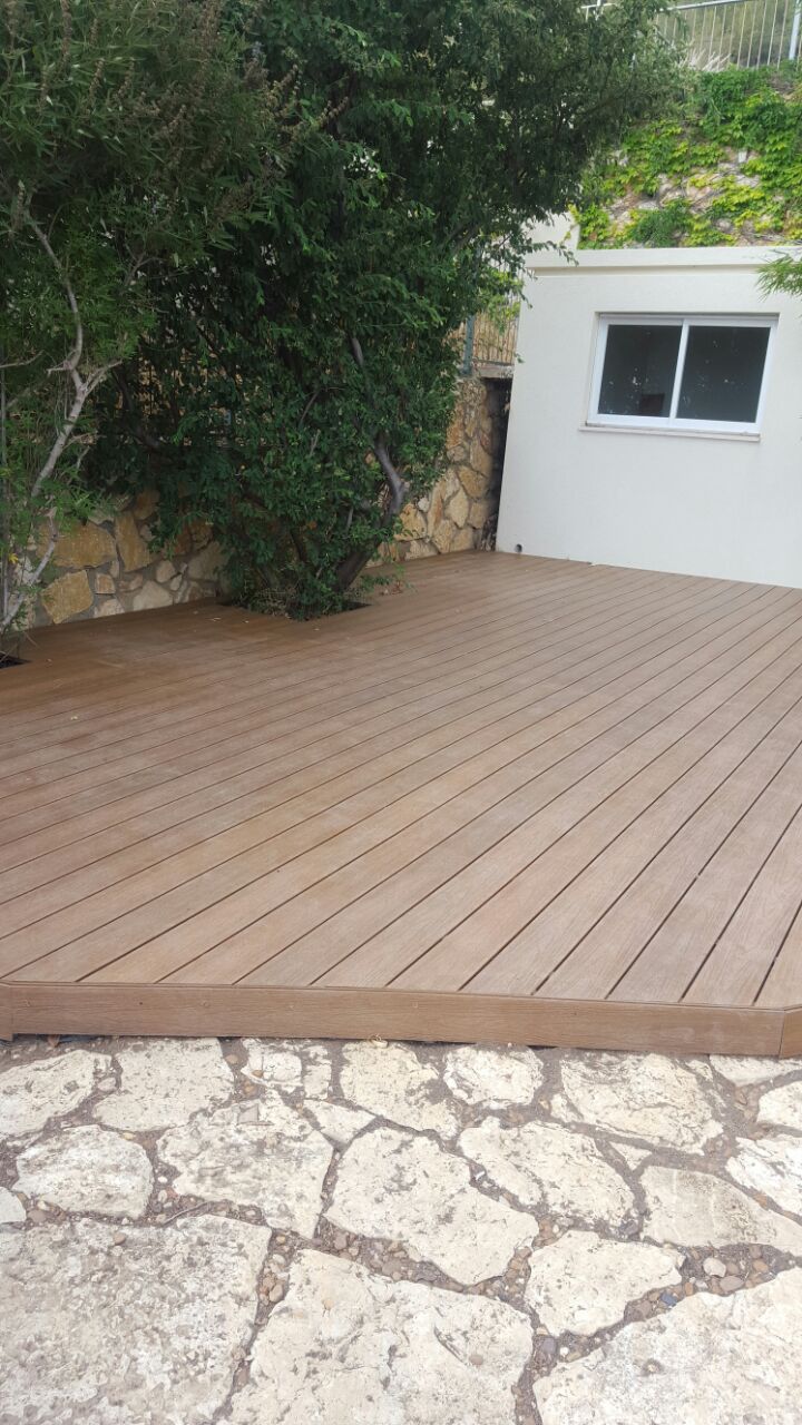 דלתות, פרגולות, פרקטים, דקים ודשא סינטטי