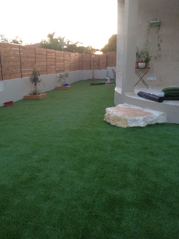 דלתות, פרגולות, פרקטים, דקים ודשא סינטטי