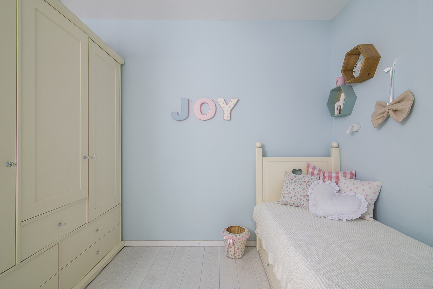 מגוון פרוייקטים של בתים פרטיים ודירות