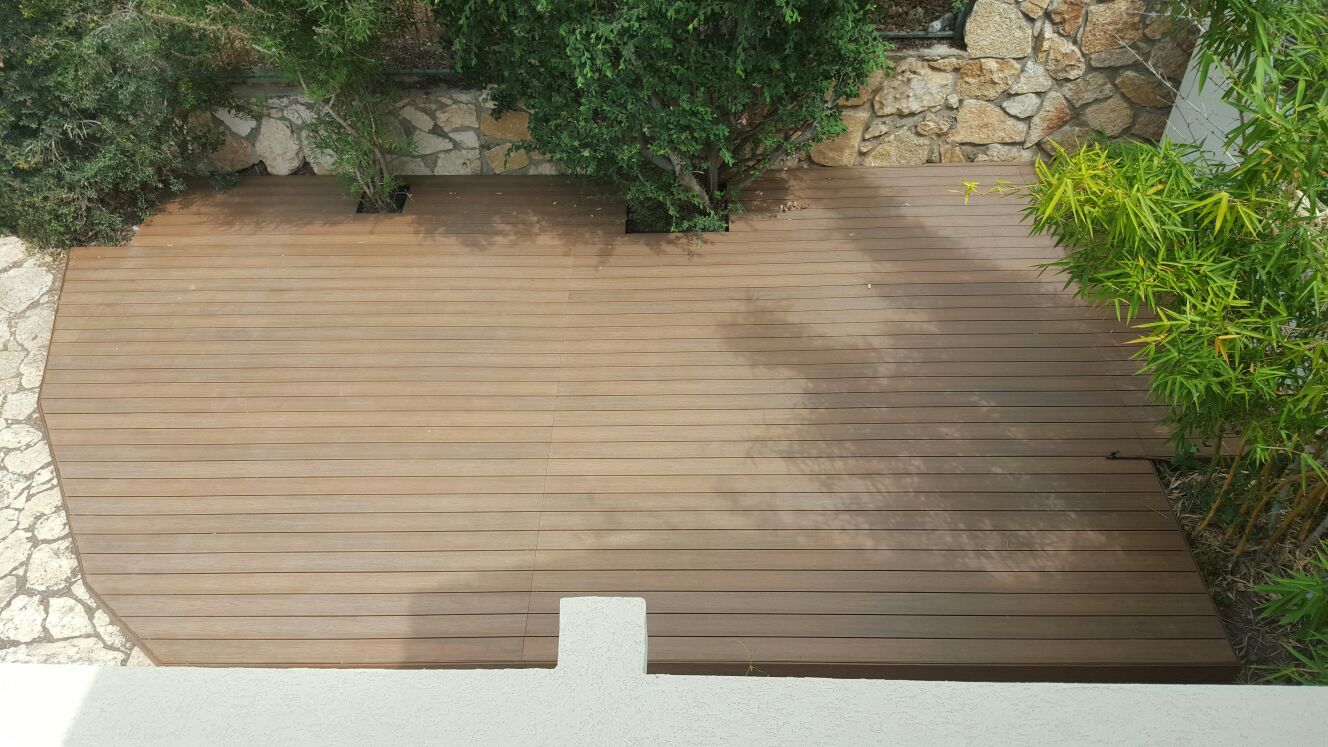 דלתות, פרגולות, פרקטים, דקים ודשא סינטטי