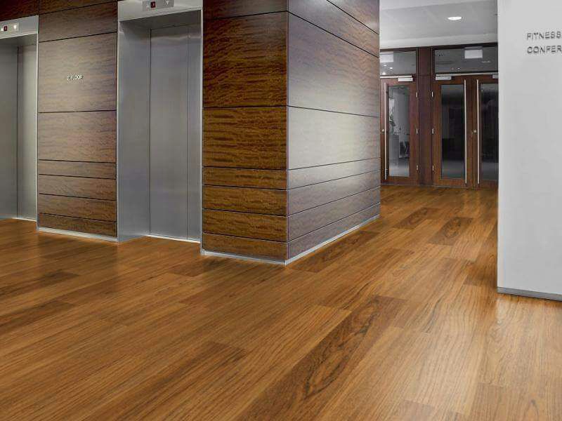 דלתות, פרגולות, פרקטים, דקים ודשא סינטטי