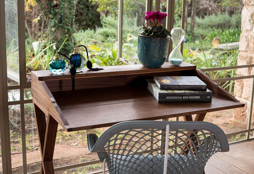 ×¤×× ×ª ×¢×××× ××¢×¥ ×¤×× × ×× ××£