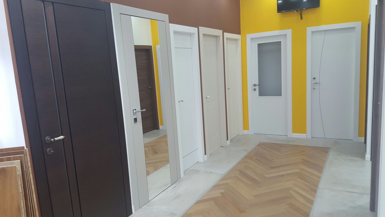 דלתות, פרגולות, פרקטים, דקים ודשא סינטטי