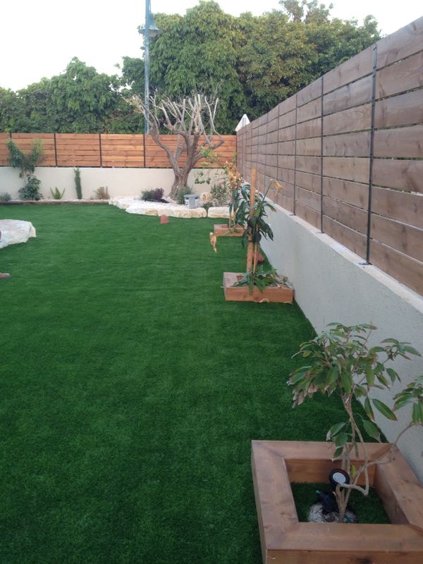 דלתות, פרגולות, פרקטים, דקים ודשא סינטטי