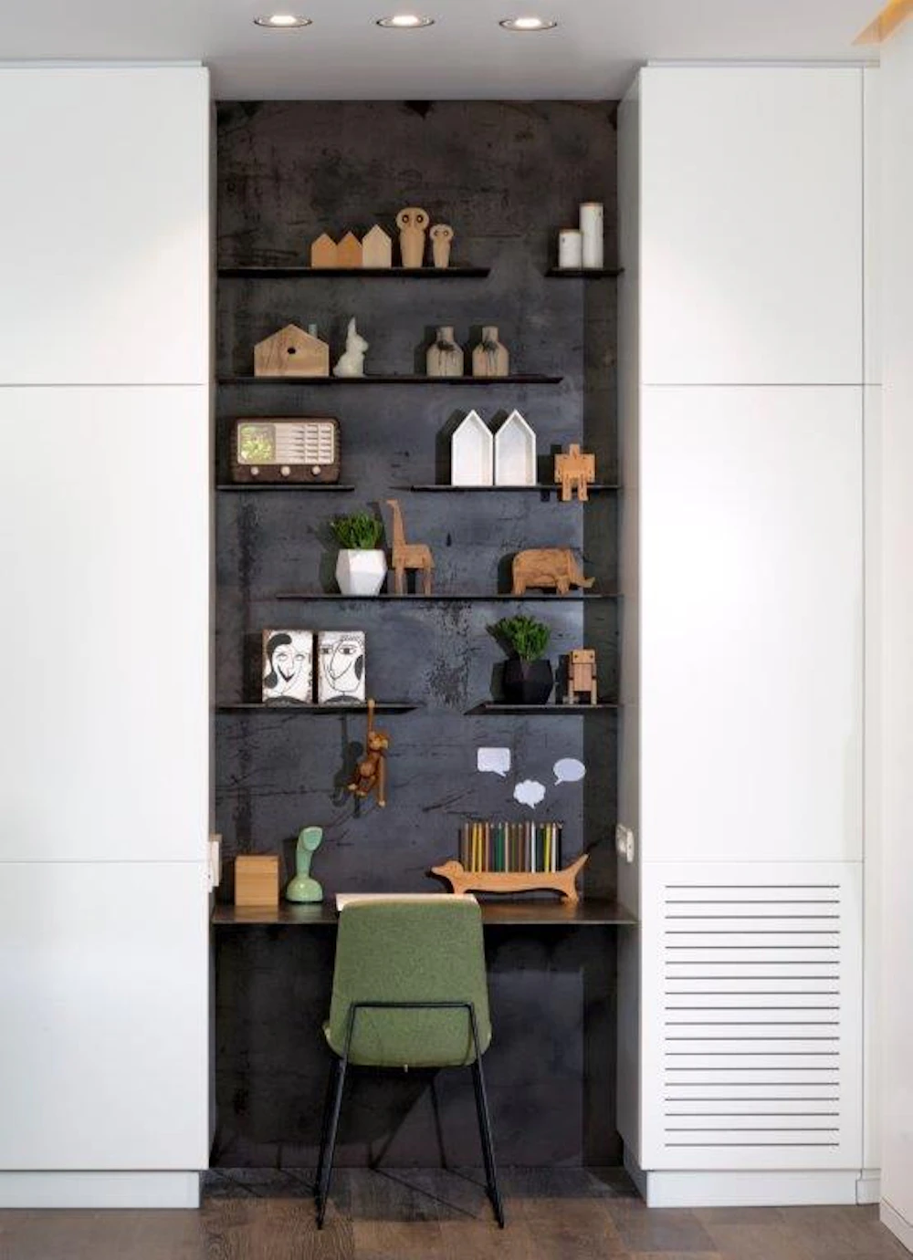 נישה מברזל מושחר כפינת עבודה