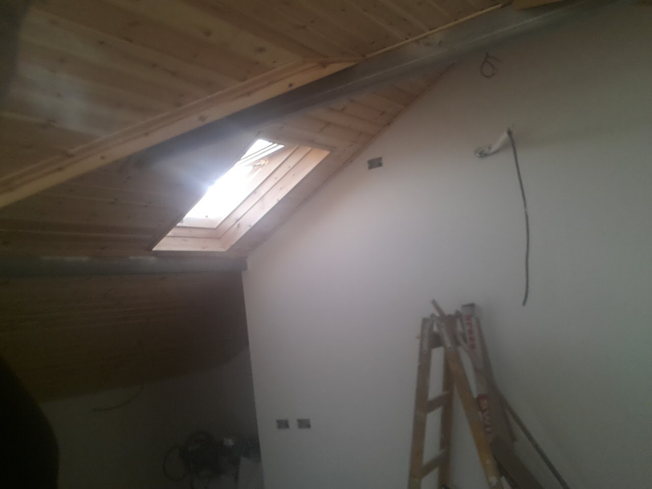 בניית חדר שינה בעליית גג