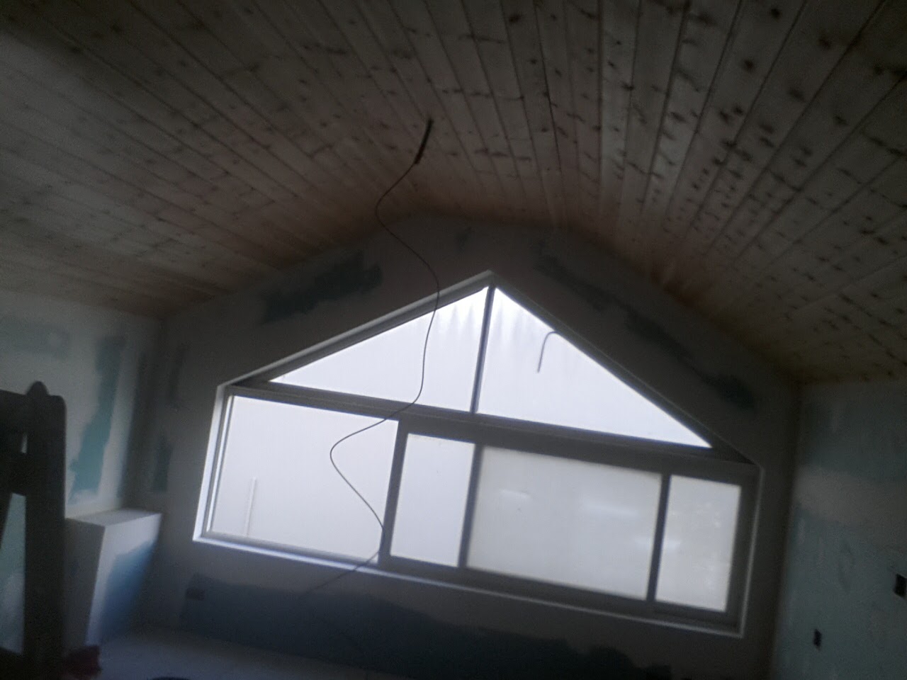 בניית חדר שינה בעליית גג