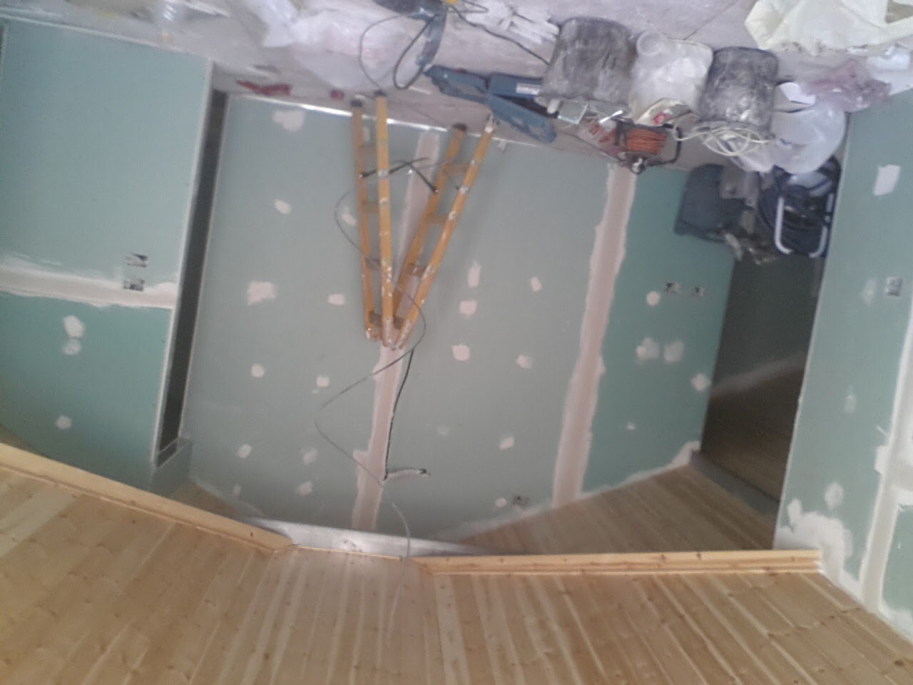 בניית חדר שינה בעליית גג