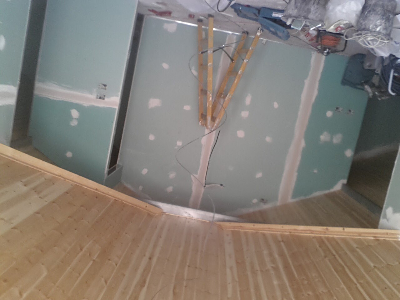 בניית חדר שינה בעליית גג