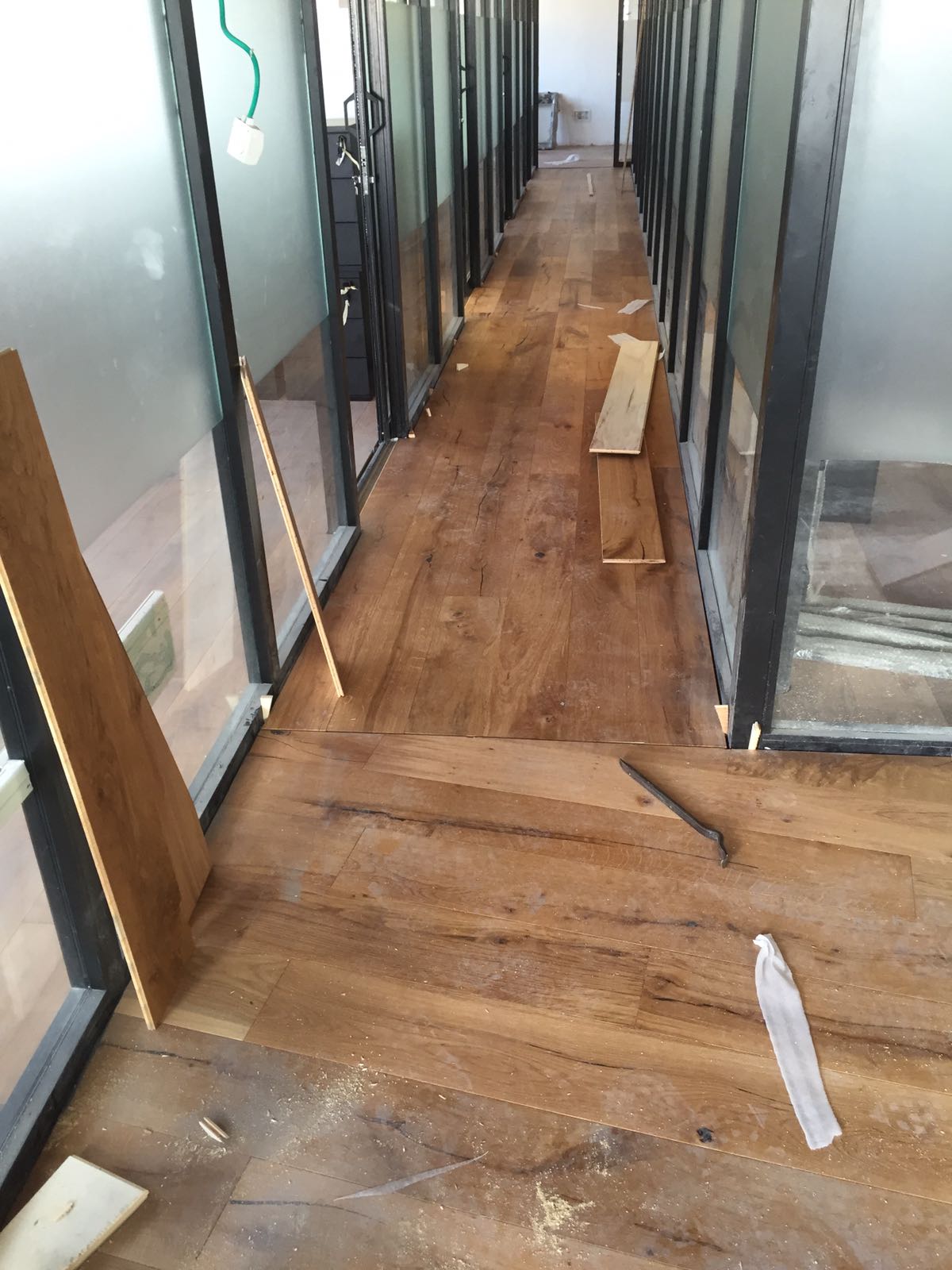 עבודות פרקטים למשרדים ולבתים פרטיים